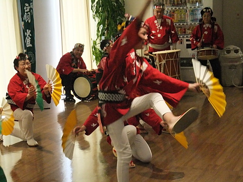 すずめ踊りの様子